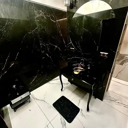 Black House A Ράντομ