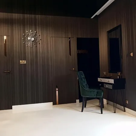Black House A * Radom